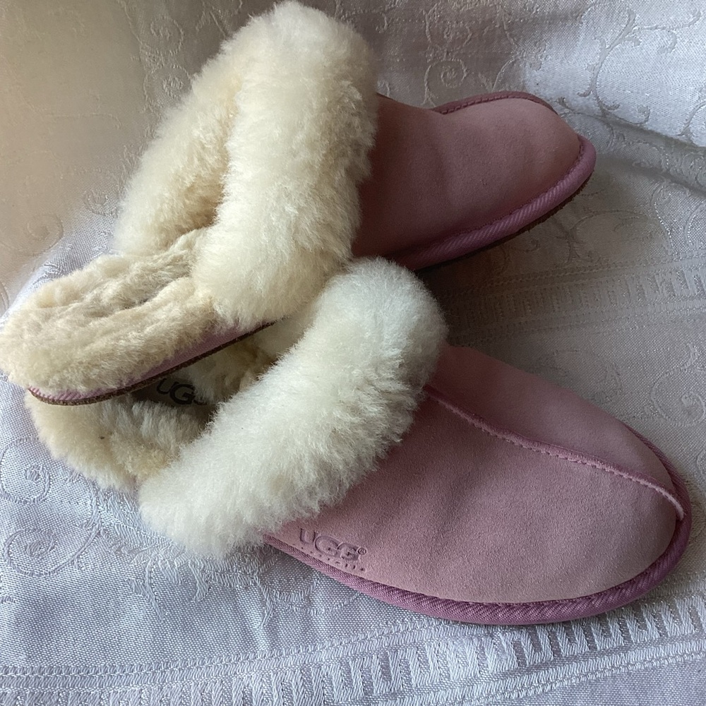 Ugg Uggs Scuffette Mule style Slippers pale pink EUC Size 7 Retail $99